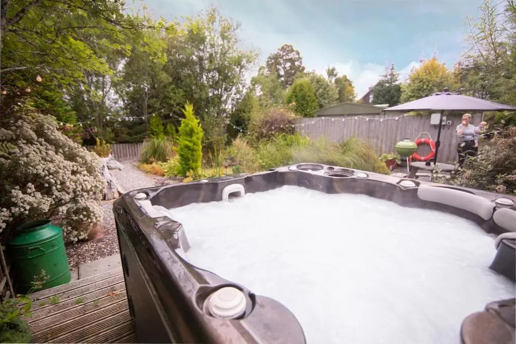 Calm Scottish Country Escape with Hot Tub Sleeps 6