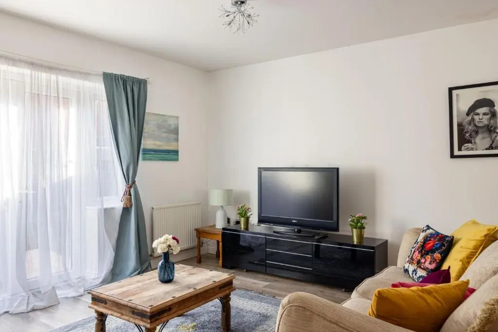 Superb 3-bed House With Parking Garden in London
