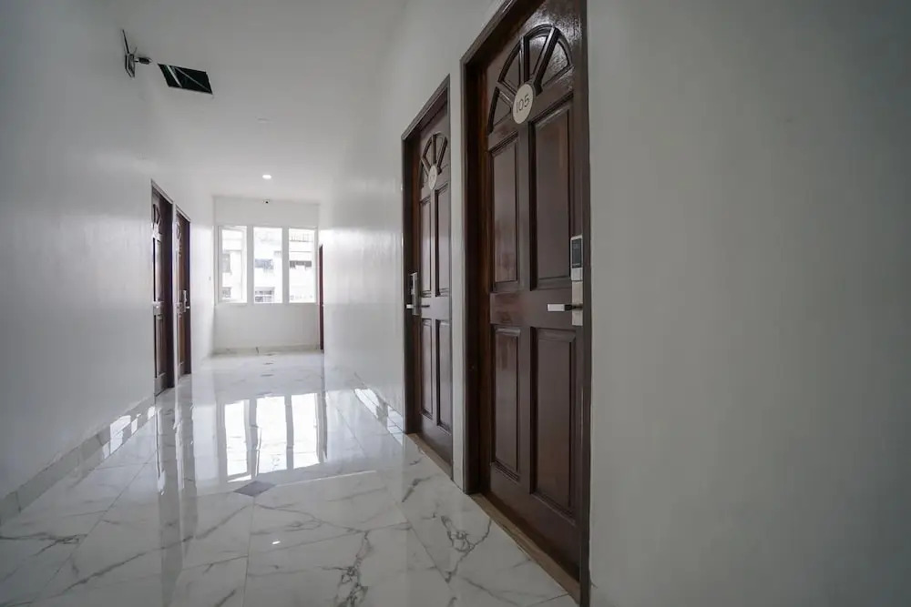 OYO 1270 Residence 8