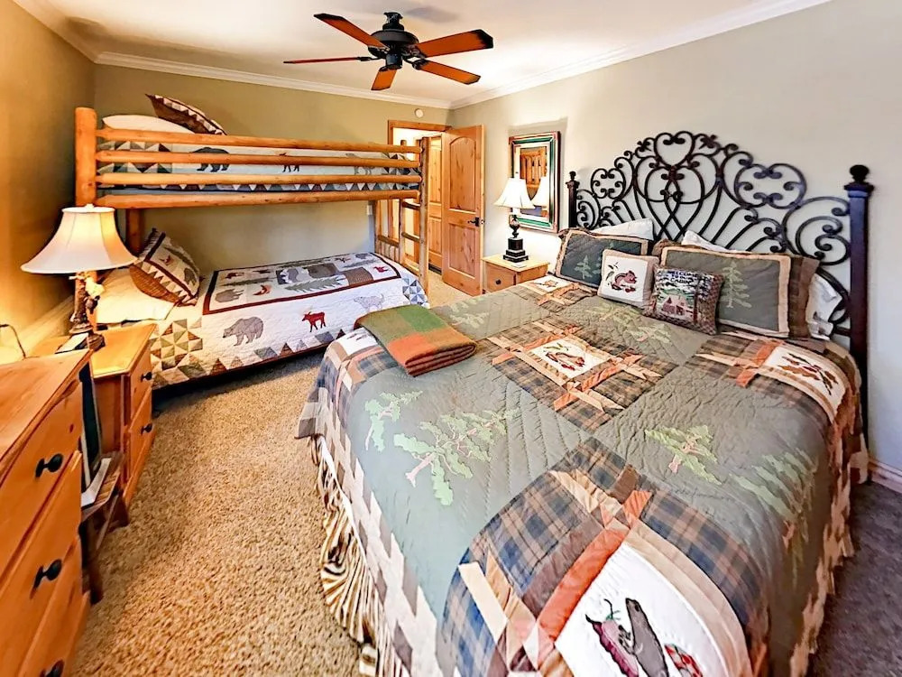 143 Eagle Drive Home - 3 Br home by RedAwning