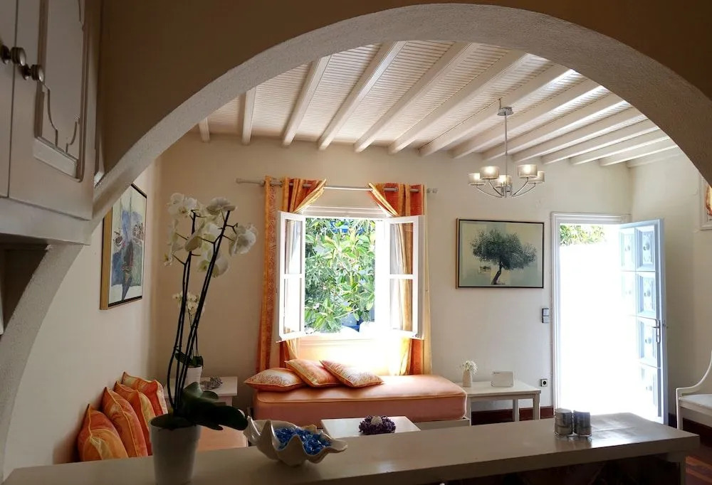 Le Coq Apartments