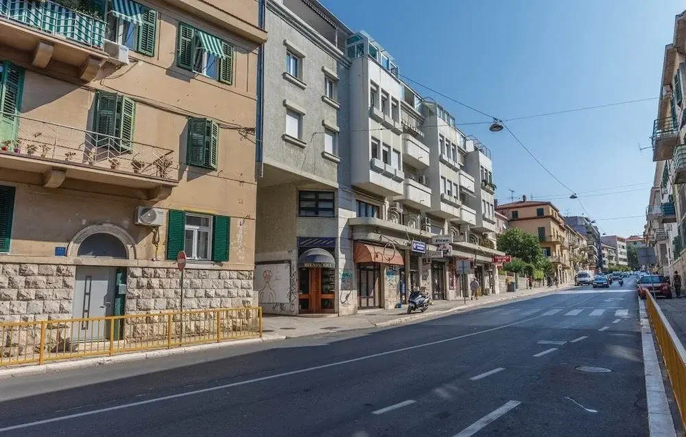 Dino - Spacious Near City Centre - A1