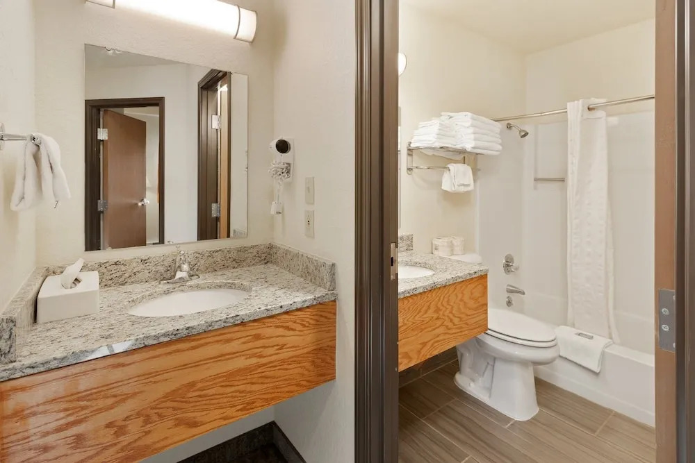 Comfort Inn & Suites Near Mt Rushmore