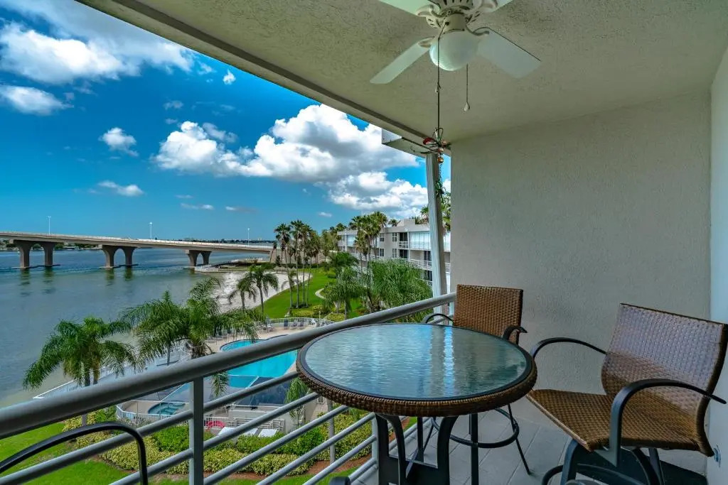Bahia Vista 9-521 by Distinctive Beach Rentals