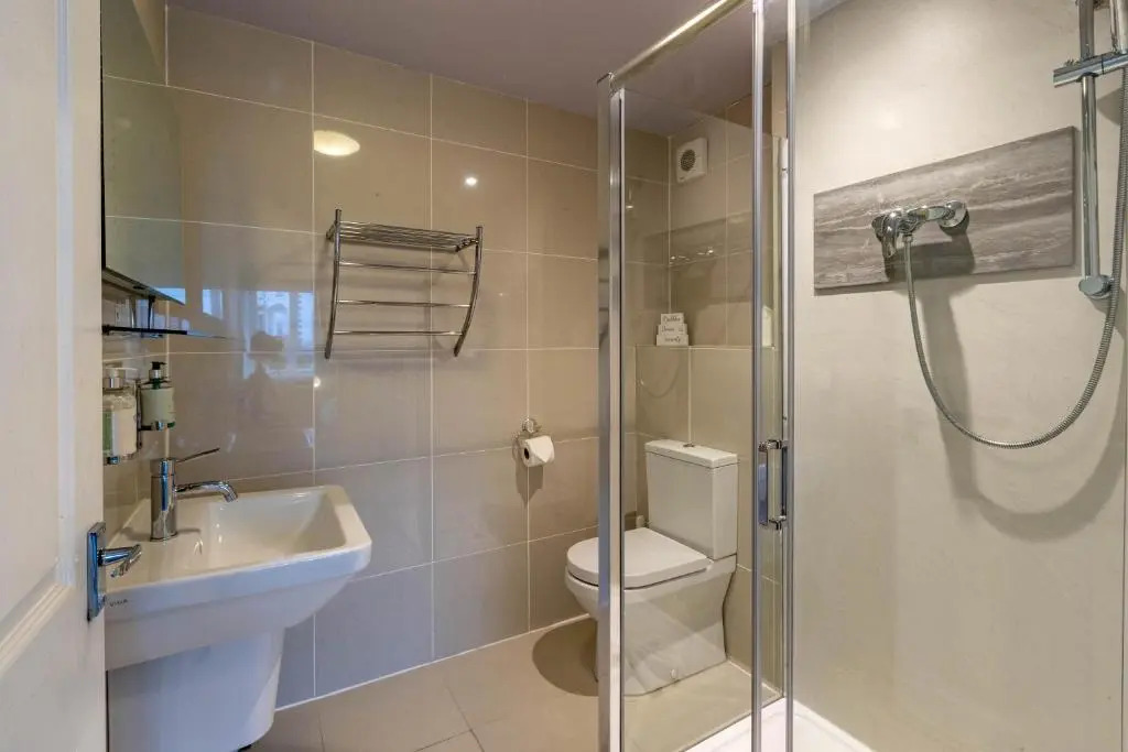 Holly Lodge Guest House with FREE off site health club