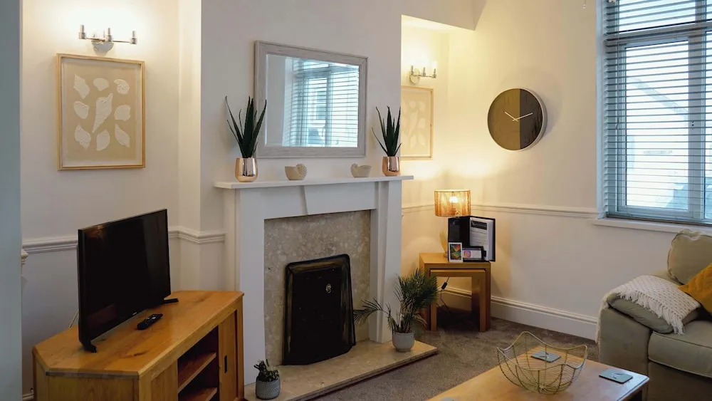 Ivydene - 3 Bedroom House -tenby