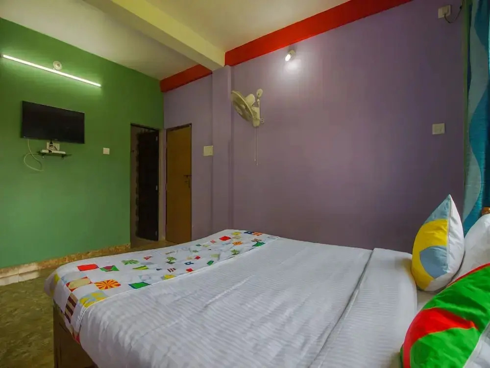 Elegant Studio by OYO Rooms