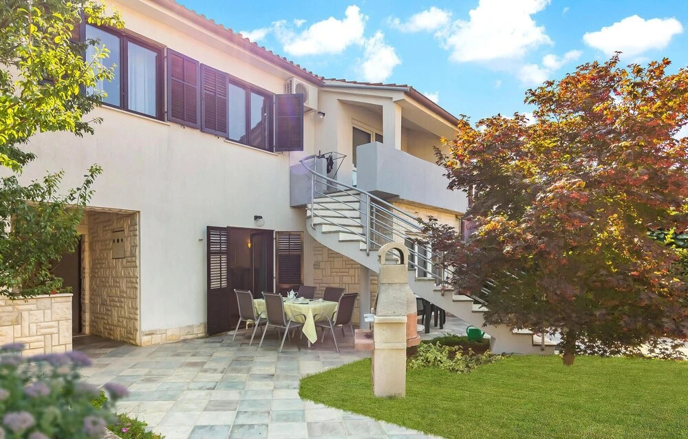 Beautiful Home in Banjole With Wifi and 3 Bedrooms