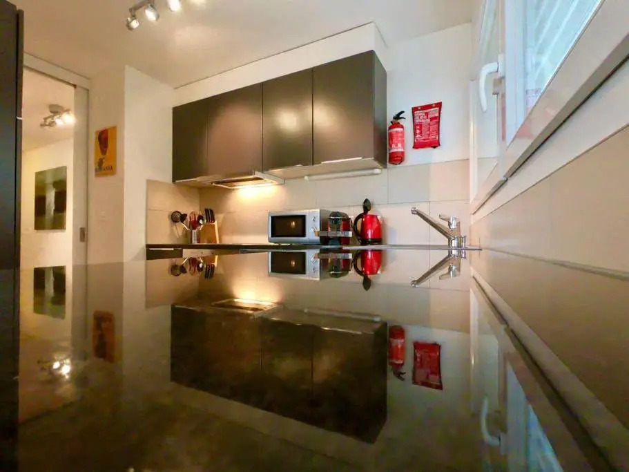 Modern, bright and spacious 3 bedrooms 2 bathrooms