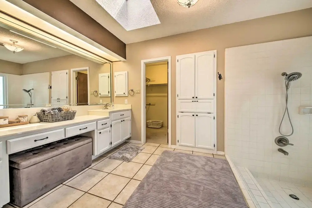 Family-friendly San Antonio Home w/ Hot Tub & Deck