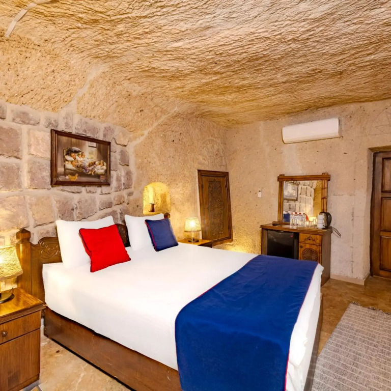 Elite Cave Suites