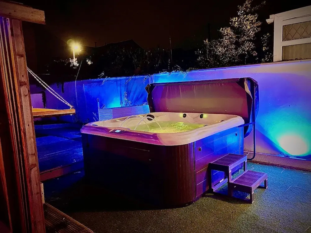 Captivating 4-Bed Hot Tub House in Blackpool