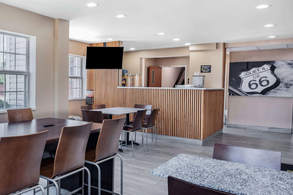 Super 8 by Wyndham Joliet