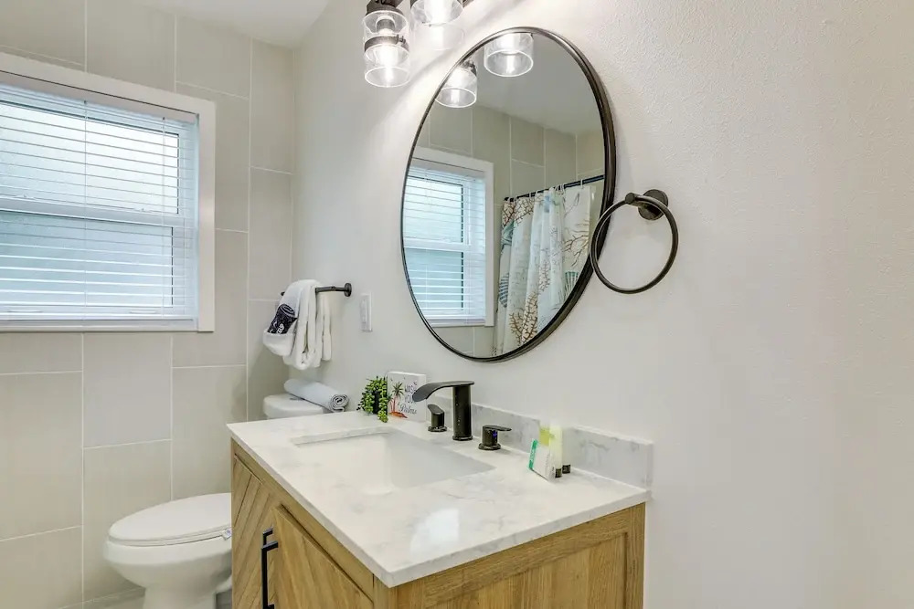 Private Hot Tub & Fenced Yard: Sleek Gulfport Home