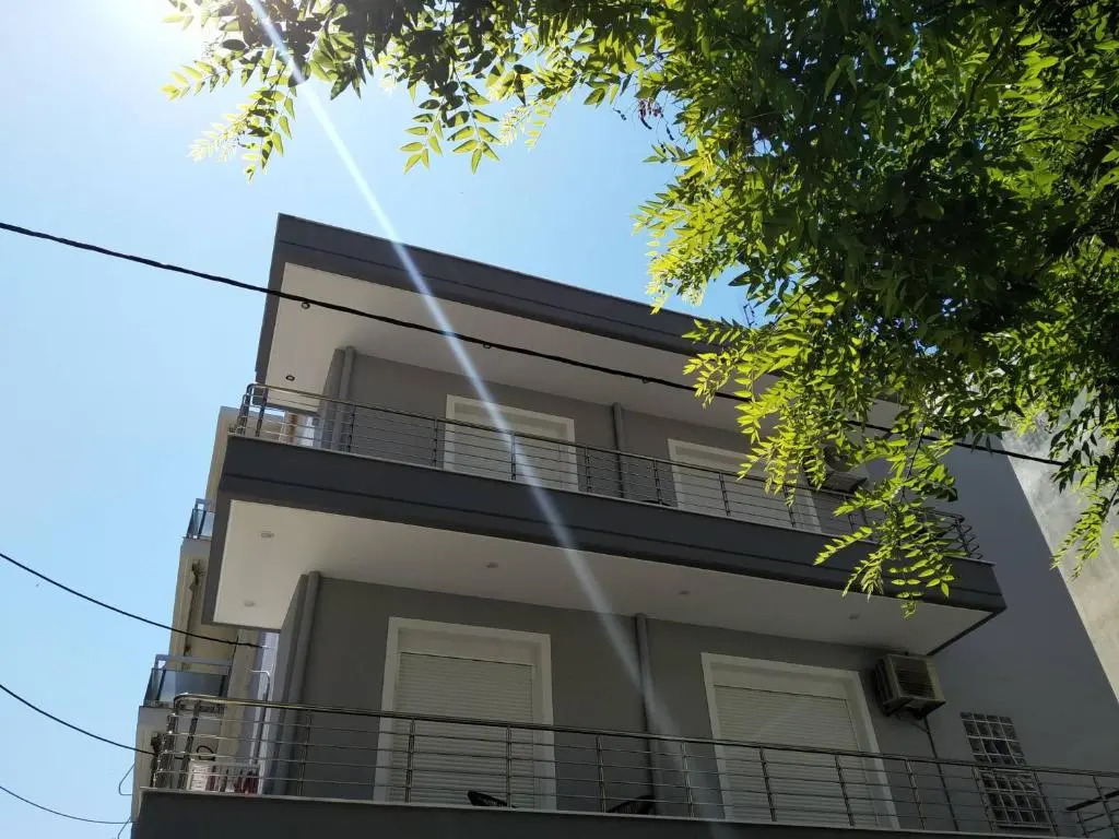 ENIO AXD guest house with private parking