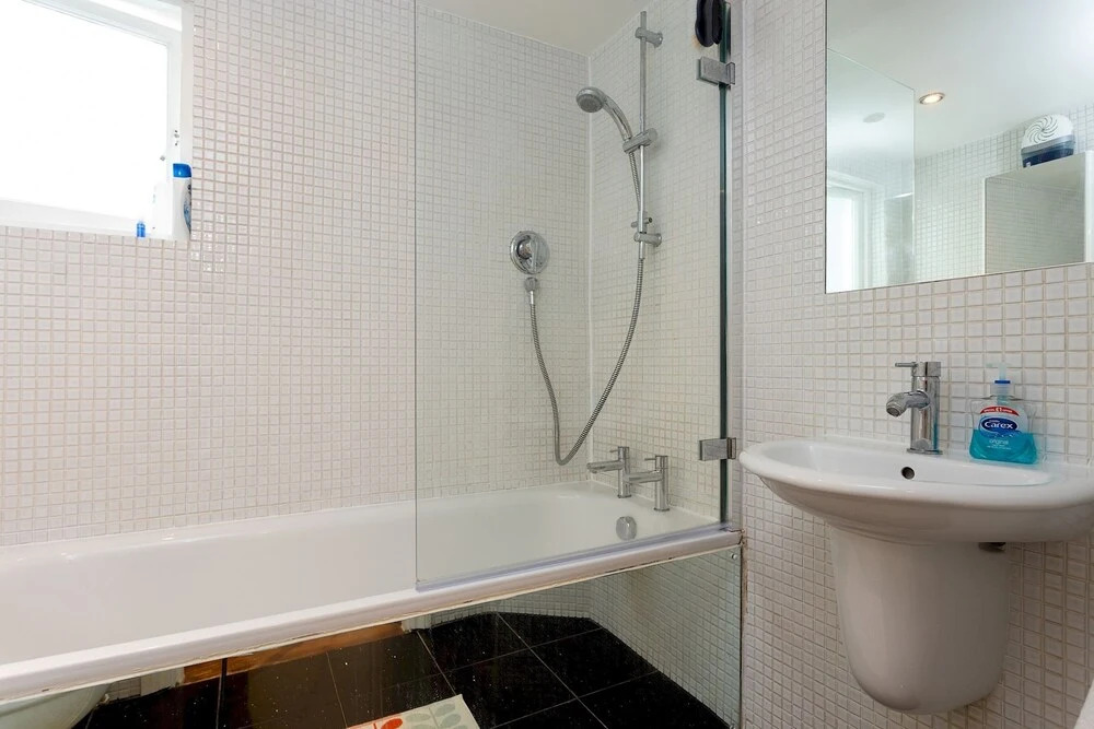 Spacious 1 Bedroom Garden Flat In Clapham Town