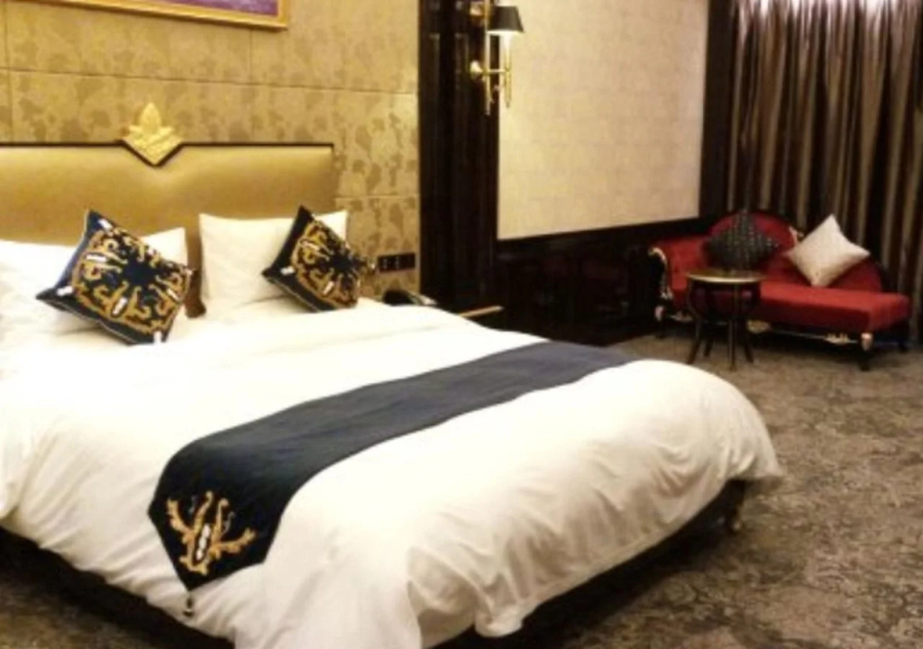 Happy Castle International Hotel