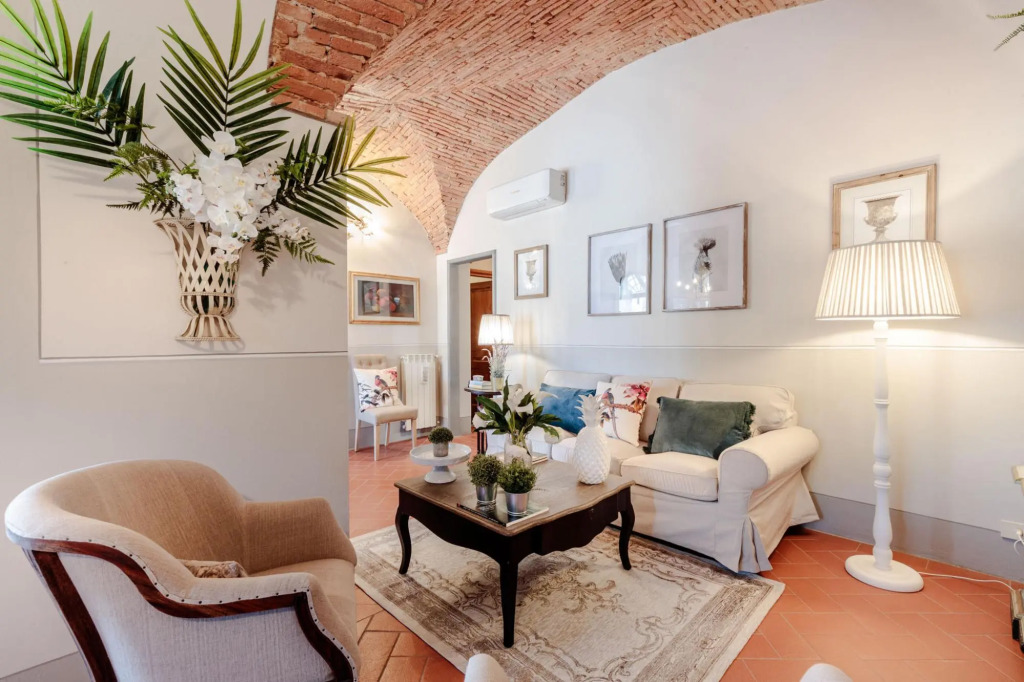Villa Chianti, your Secret 4 Bedrooms Retreat with View over the Vineyards in Marcialla