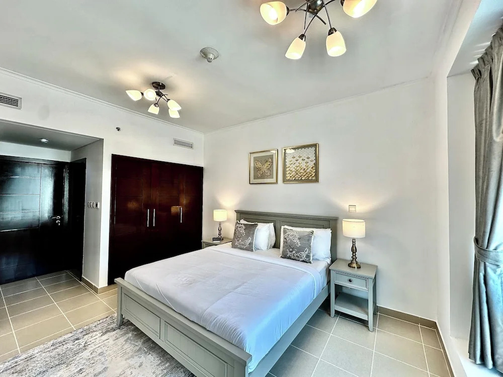 Lux BnB Burj Views