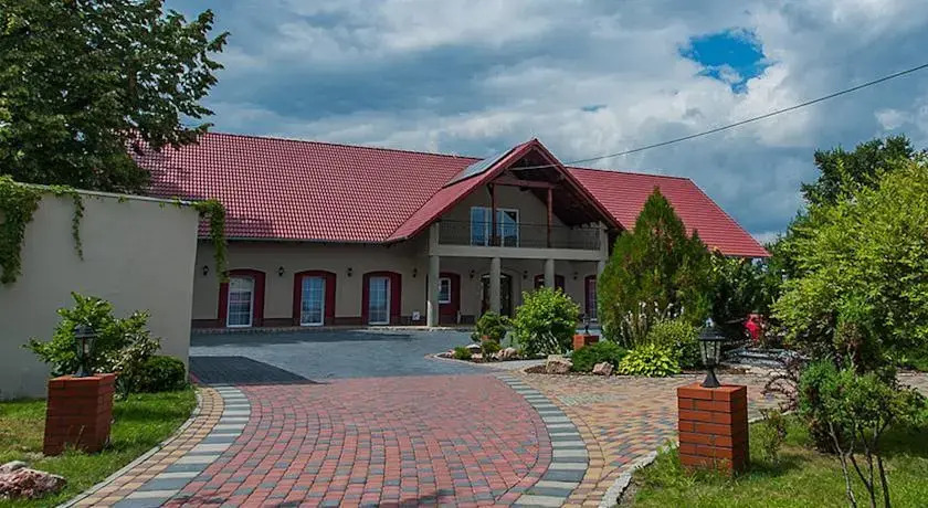 Arkadia Gościniec-klima,parking,ogród