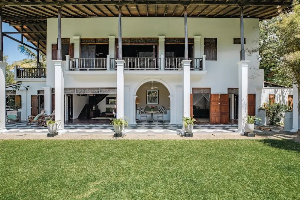 Lovely Lakeside Villa With Large Pool Poolside Dining
