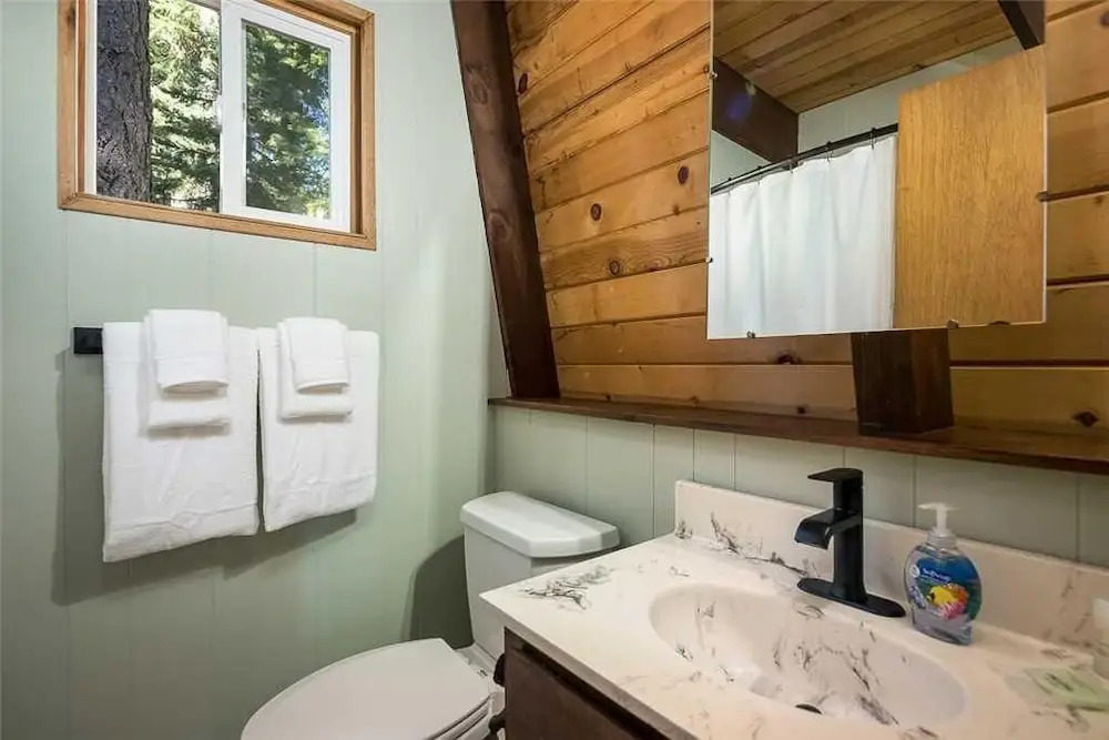 Private Beach Access, Renovated, Pet Friendly Cabin - "pine Cone Haven" #108