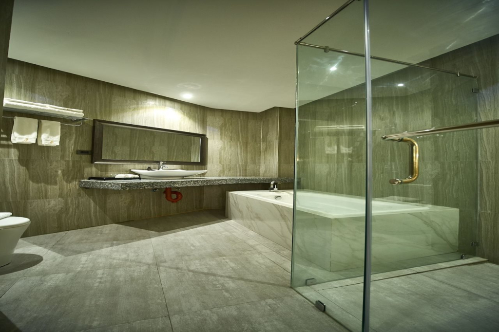 J7 Plaza Hotel