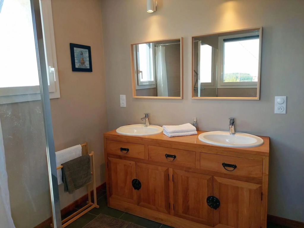 Breton holiday home in a quiet location near the beach
