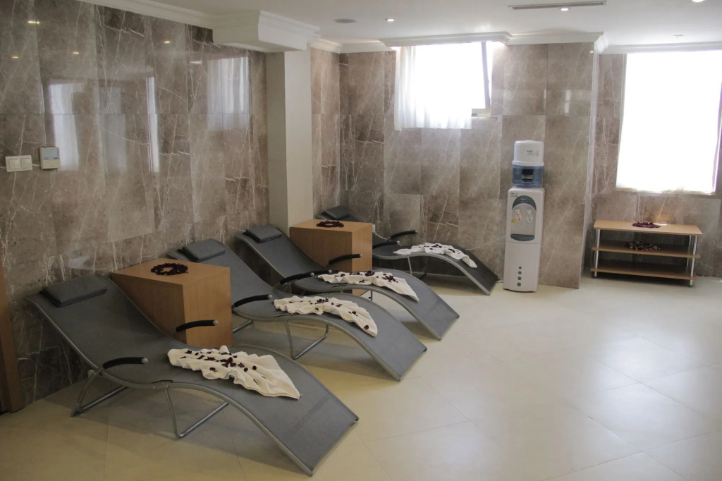Momona Hotel