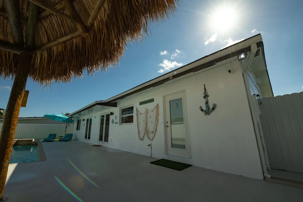 Maggie Home In Kendall - Pool And Tiki Bar