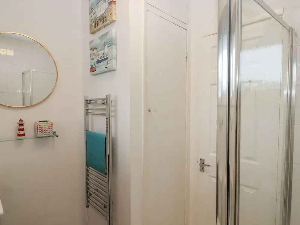 3 Dolphin Court