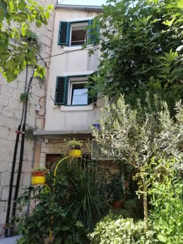 Studio Apartments Petar in old part of town