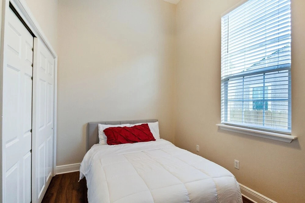Historic Algiers Point 3 Minutes To Downtown 3 Bedroom Duplex by Redawning