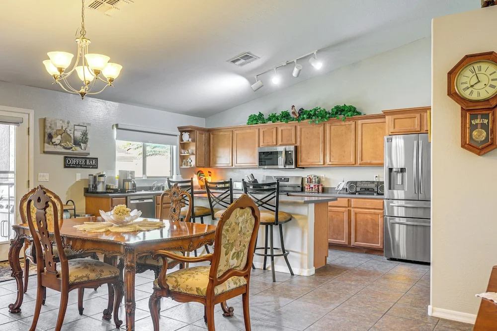 Private Outdoor Oasis: Surprise Getaway Near Golf
