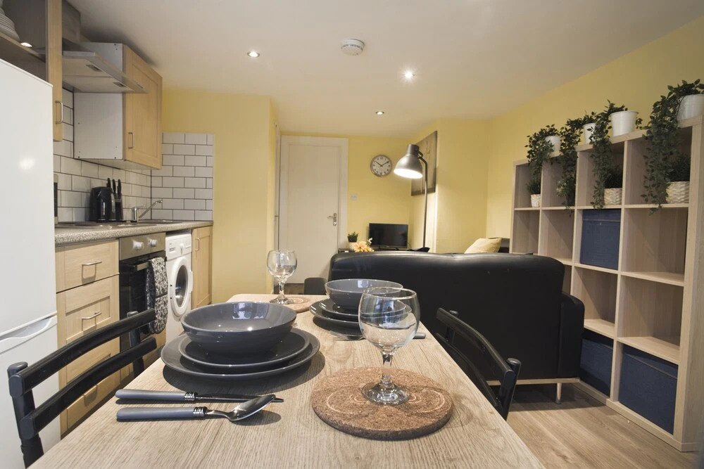 Short Stay Bristol - Church Apartment