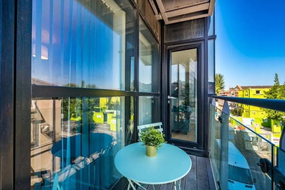 Host Apartments The Pall Mall Balcony Apt