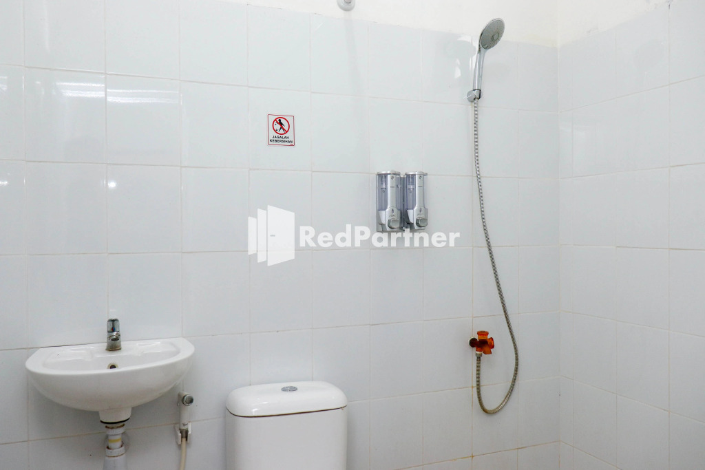 Sahabat Pantai Guest House Mitra RedDoorz