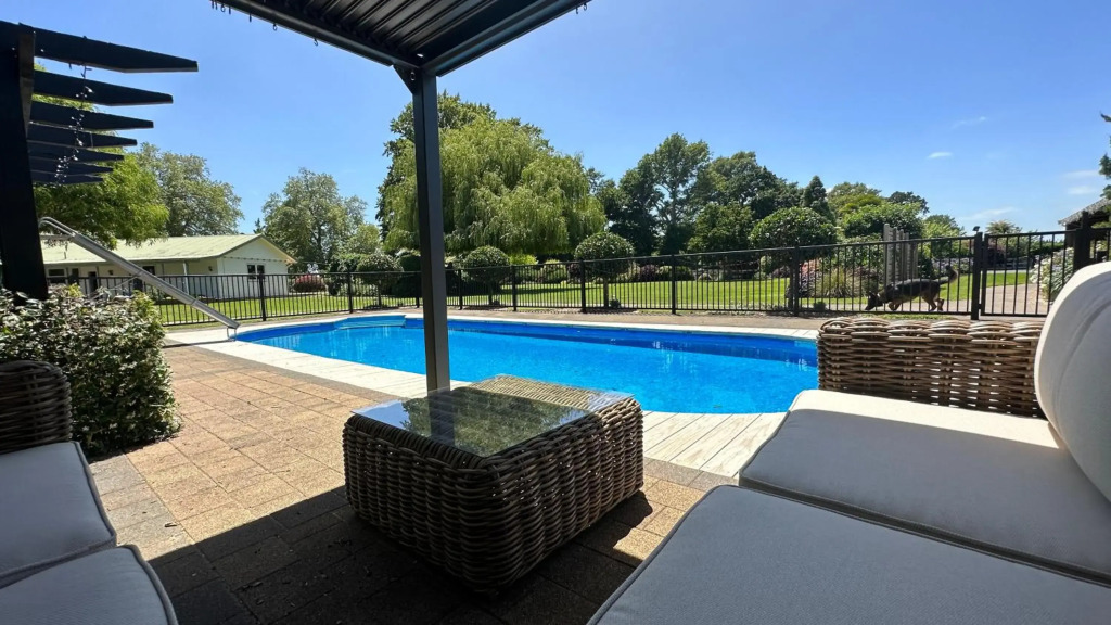 Tiny House Oasis Cambidge-Pool-Hamilton Airport 10mins