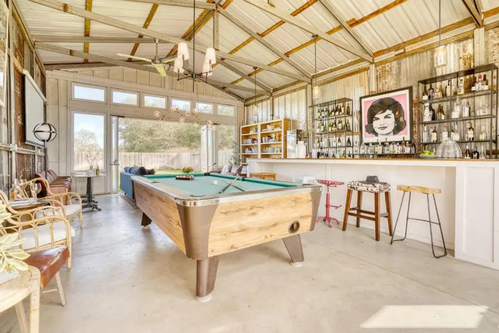Coppola by Avantstay Explore The Wineries Near This Gorgeous Healdsburg Home w/ Bar & Large Yard