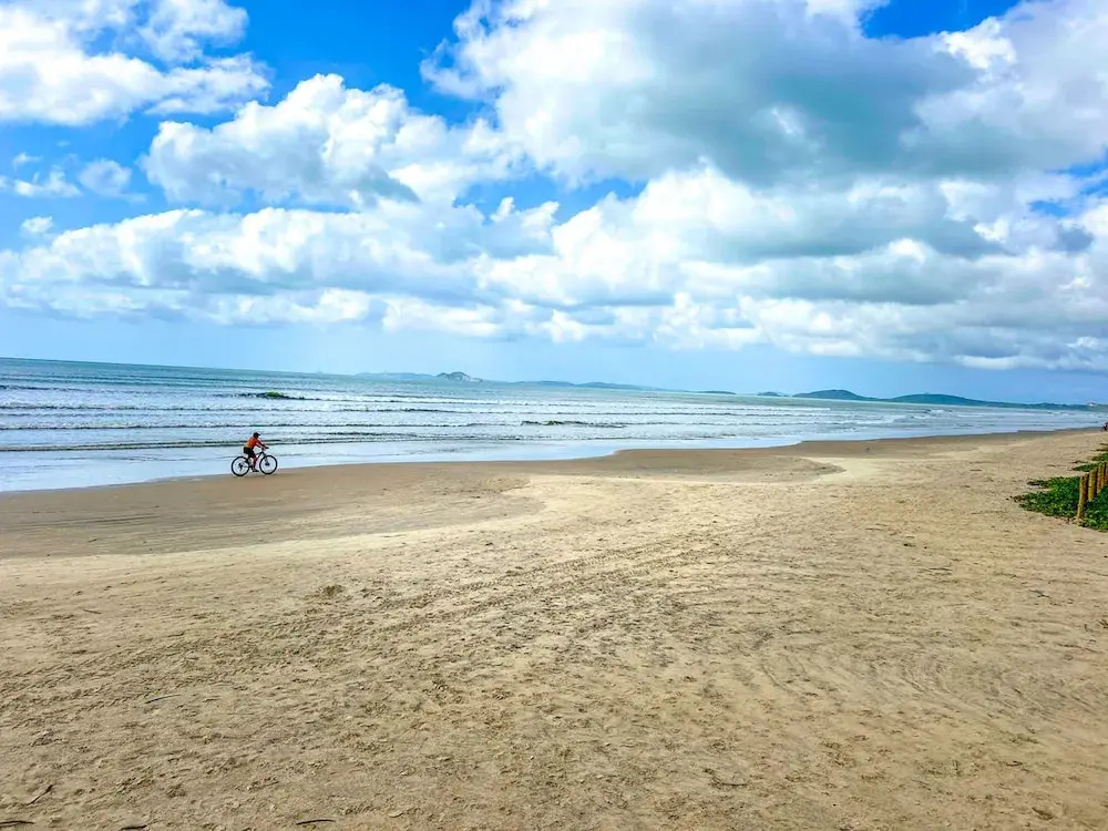 Casa a Poucos Metros da Praia do Coral - Cabo Frio