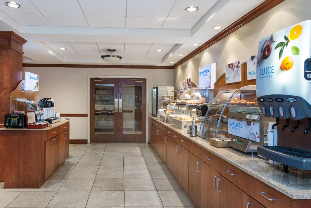 Holiday Inn Express Hotel & Suites Tilton - Lakes Region