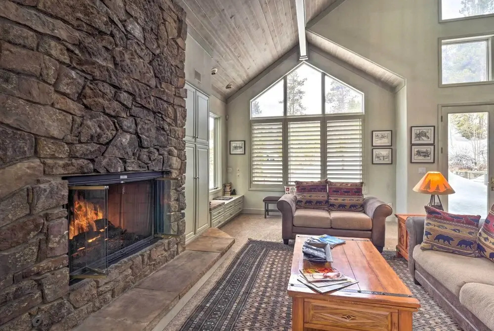 4 Mi to Skiing: Breckenridge Mountain Retreat!
