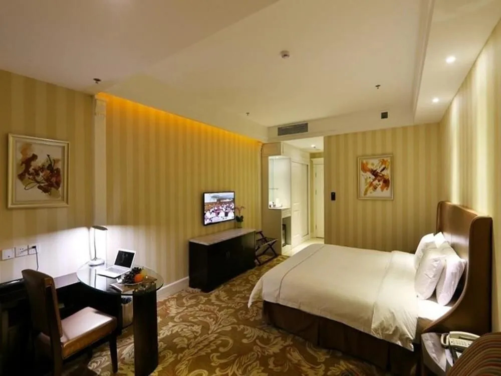 Halo Hotel