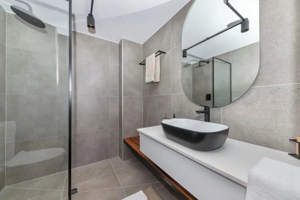 Chic & Sophisticated 1BD Apartment - Sea Point