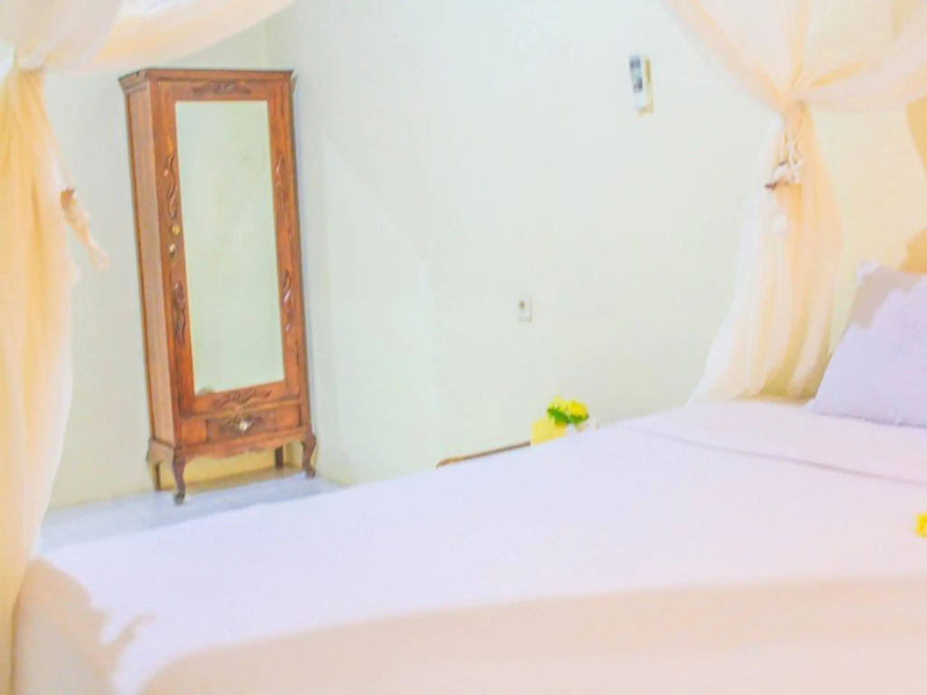 Lolo Beach Inn