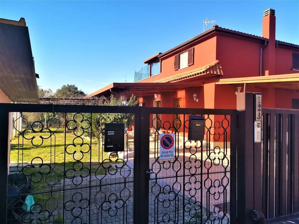 Tranquil Holiday Home in Roma with Garden near Ostia Antica
