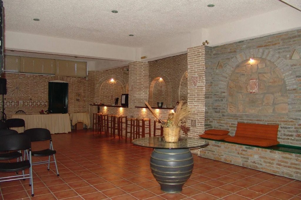 Cavos Bay Hotel & Studios