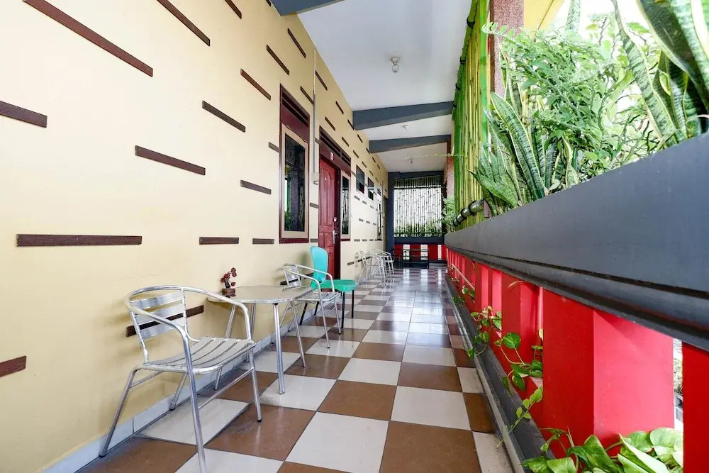 OYO 2095 Wisma Daun