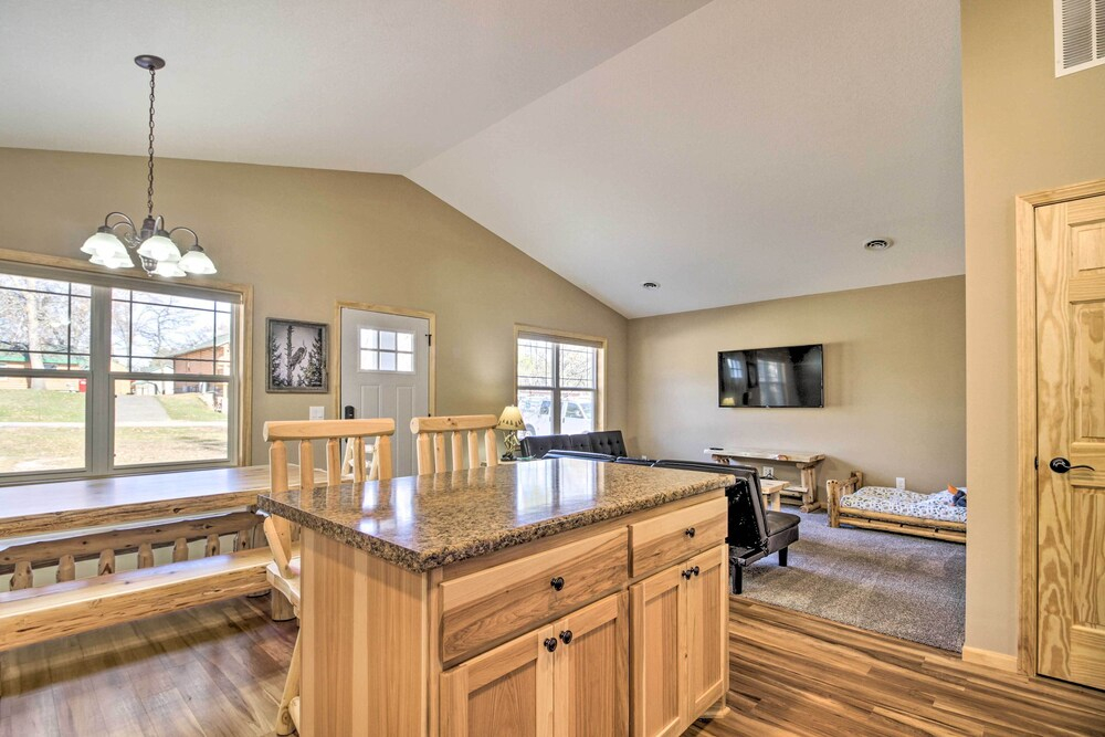 Breezy Point Cabin w/ Fire Pit - Walk to Lake