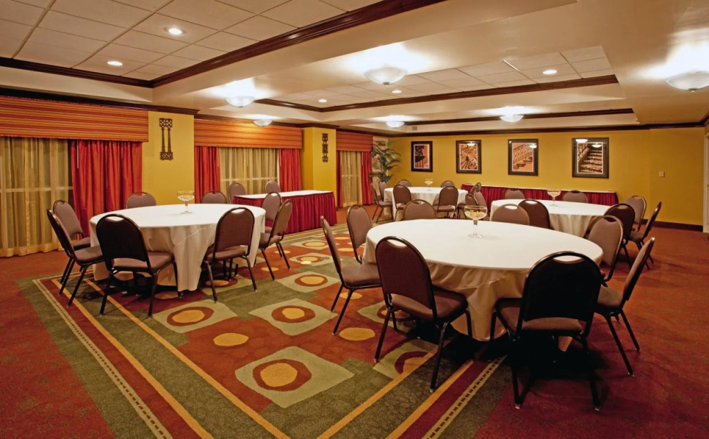 Holiday Inn Express Hotel & Suites Charleston - Northwoods by IHG